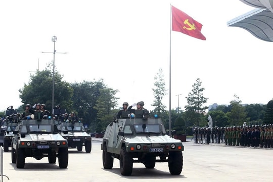Xây dựng lực lượng vũ trang Thủ đô Hà Nội vững mạnh toàn diện