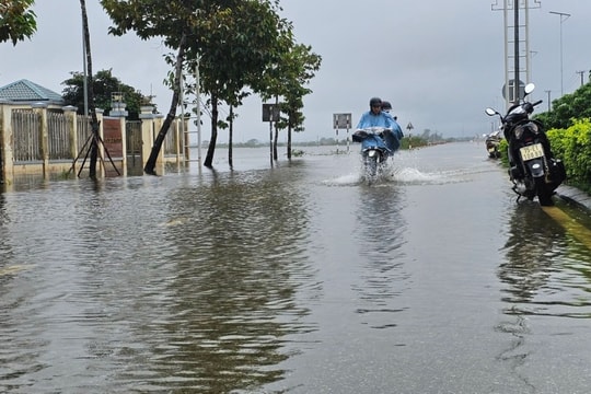 Bão Kalmaegi chỉ còn cách Quy Nhơn khoảng 450km