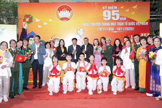 Chủ tịch UBND TP Hà Nội dự Ngày hội Đại đoàn kết phường Hai Bà Trưng: Xây dựng Thủ đô hạnh phúc bắt đầu từ mỗi con phố sạch đẹp