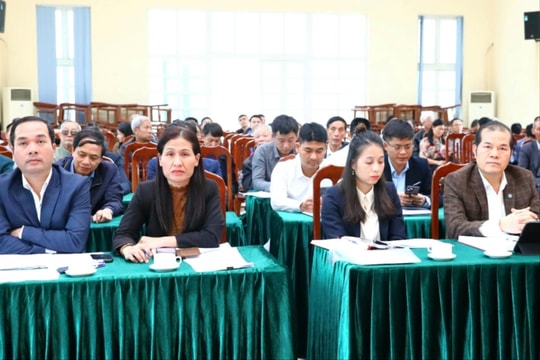 Người dân xã Sơn Đồng quan tâm vấn đề cơ sở hạ tầng, giao đất dịch vụ tại thực địa