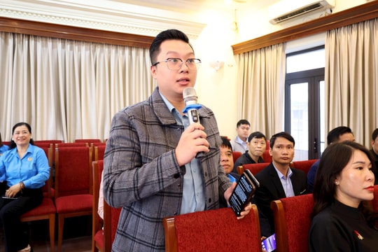 Hơn 200 lao động tham gia đối thoại về chính sách lao động, bảo hiểm