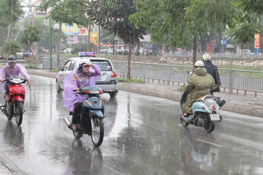 Đồng bằng Bắc Bộ có mưa to cục bộ, trời lạnh