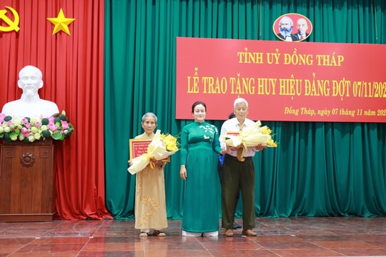 Đồng Tháp: Tôn vinh những đảng viên kiên trung