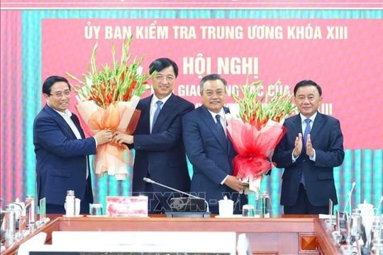 Hội nghị bàn giao công tác của Chủ nhiệm Ủy ban Kiểm tra Trung ương
