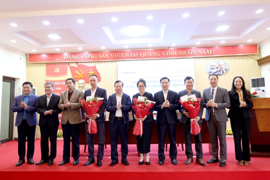 TRỰC TUYẾN HÌNH ẢNH: Hơn 200 CNVCLĐ tham gia giải đáp về chính sách lao động và bảo hiểm xã hội