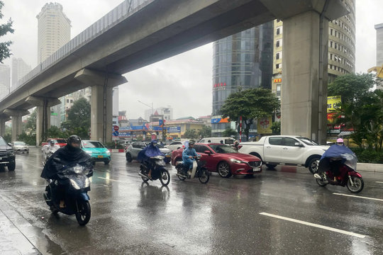 Thời tiết ngày 8/11/2025: Hà Nội và cả nước mưa rất to