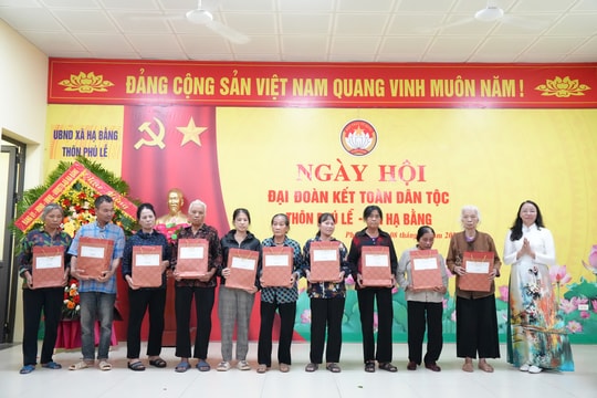 Thôn Phú Lễ, xã Hạ Bằng tổ chức Ngày hội Đại đoàn kết toàn dân tộc