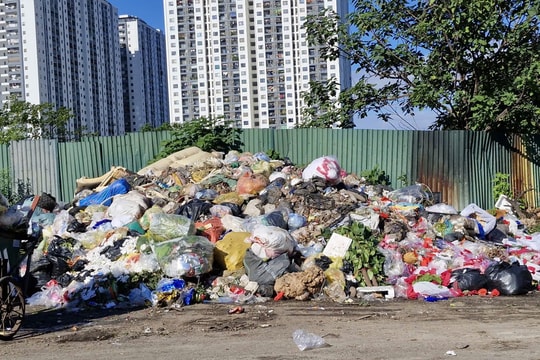 Nhiều “điểm đen” rác thải ở ngoại thành Hà Nội