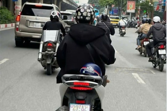 Hà Nội: Phạt 5 triệu đồng, trừ 6 điểm trên giấy phép lái xe vì dán sticker che biển số