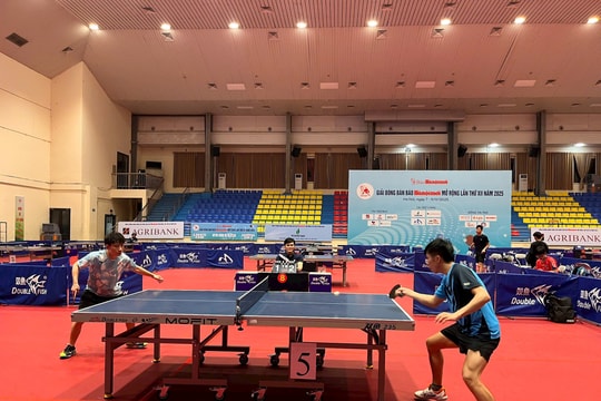 Giải Bóng bàn Báo Hànộimới mở rộng lần thứ XII năm 2025: Sôi động các trận đấu đơn nam, đôi nam lãnh đạo