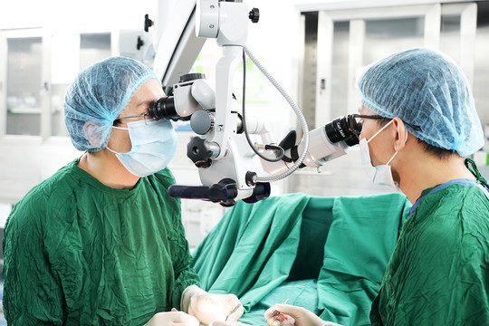 Mổ micro TESE -  Tìm tinh trùng cho nam giới vô tinh