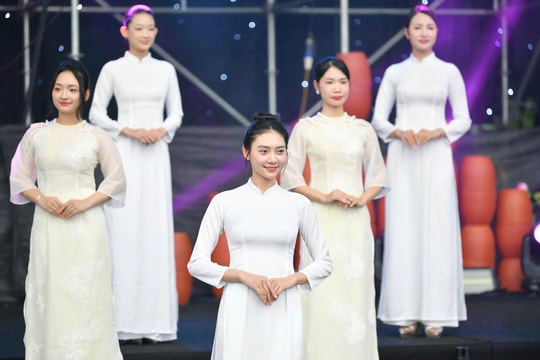 Vũ điệu áo dài - tôn vinh nét đẹp của phụ nữ Thủ đô