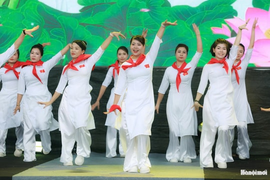 Vũ điệu áo dài - Sắc màu phụ nữ Thủ đô