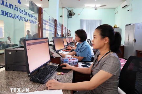 Kết luận của Bộ Chính trị về tuyển dụng, bố trí, sử dụng, đãi ngộ cán bộ