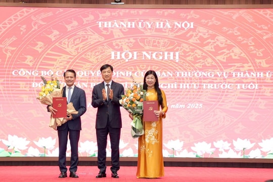 Hà Nội Trao Quyết định nghỉ hưu cho hai Ủy viên Ban Thường vụ Thành uỷ