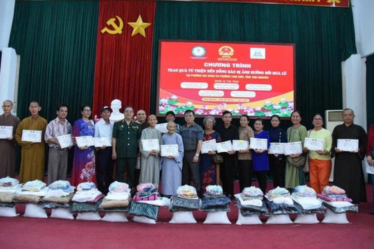 1.000 phần quà nghĩa tình đến với người dân vùng lũ Thái Nguyên