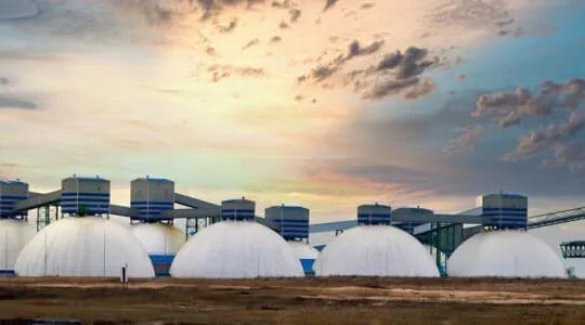 EU bùng nổ nhập khẩu LNG, nguy cơ rủi ro chiến lược