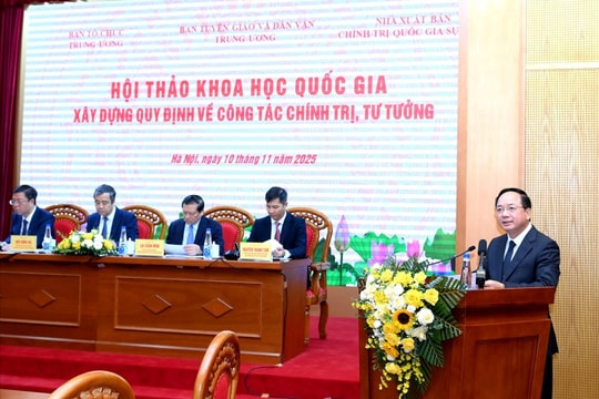 Tiếp tục xây dựng Đảng vững về chính trị, mạnh về tư tưởng