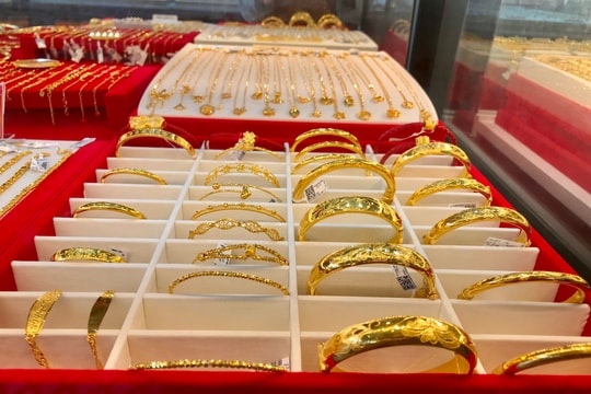 Sáng 12-11, giá vàng “đóng băng” tại mốc 152 triệu đồng/lượng