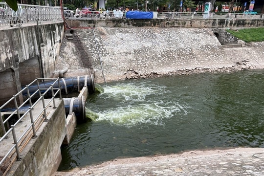 Hà Nội: Xây dựng công trình khẩn cấp bổ cập nước cho sông Tô Lịch