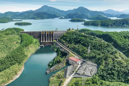 Thủy điện Bình Điền tại Huế tăng xả tràn, chuẩn bị cho đợt mưa 1.000mm