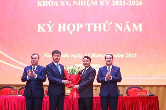 Ông Trần Huy Tuấn làm Chủ tịch UBND tỉnh Ninh Bình