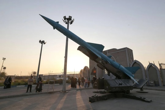 Mỹ trừng phạt loạt doanh nghiệp để cắt đứt chương trình tên lửa và thiết bị bay của Iran