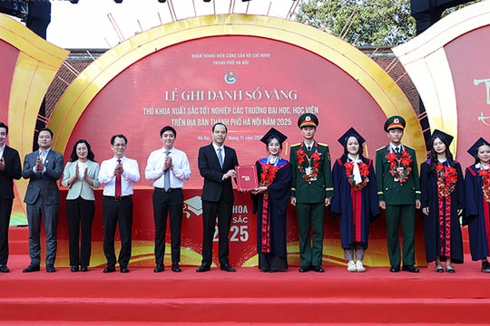 95 thủ khoa xuất sắc ghi danh Sổ vàng