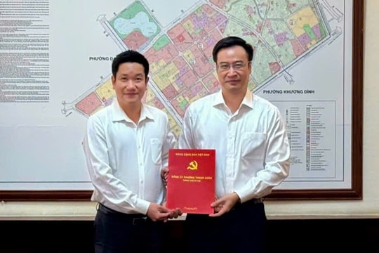 Công bố Quyết định chuẩn y Ủy viên Ban Thường vụ Đảng ủy phường Thanh Xuân