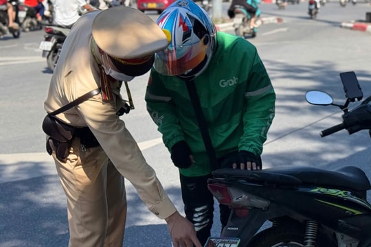 Hà Nội: Hàng loạt tài xế bị phạt vì che biển số xe