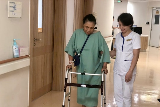 Ca mổ thay cùng lúc hai khớp gối, chấm dứt hơn 10 năm đau đớn cho nữ bệnh nhân 67 tuổi