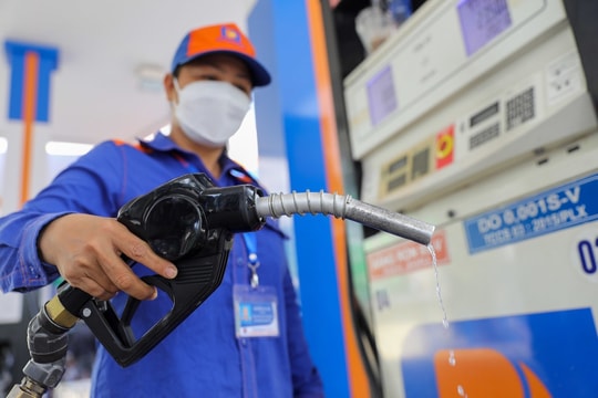Giá dầu tăng hơn 500 đồng/lít từ 15h ngày 13/11