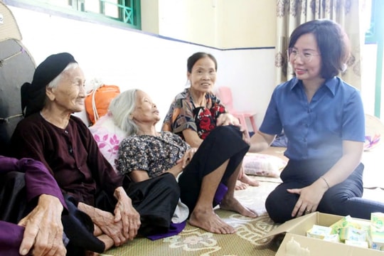 Ấm áp nghĩa tình người Mặt trận