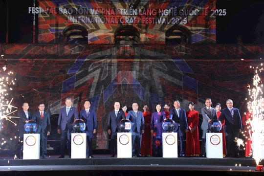 Hội tụ 350 gian hàng thủ công trong nước và quốc tế tại Hoàng thành Thăng Long