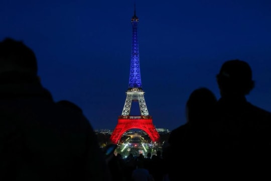 Chuông Nhà thờ Đức Bà ngân vang tưởng niệm 10 năm vụ tấn công tại Paris