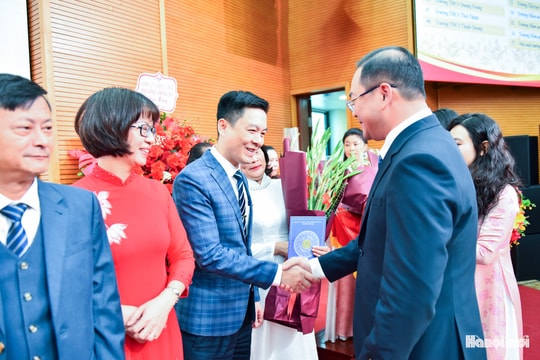 Phường Đống Đa tuyên dương các nhà giáo tiêu biểu năm 2025