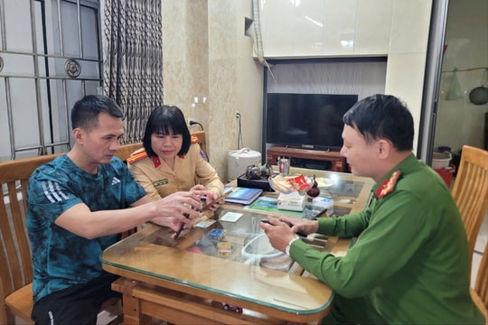 Công an TP Hà Nội: Gần dân, giúp dân cập nhật dữ liệu phương tiện
