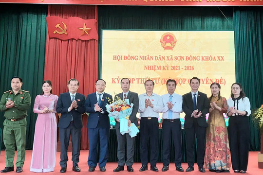Kỳ họp thứ 4 HĐND xã Sơn Đồng: Bầu thêm một Phó Chủ tịch UBND xã