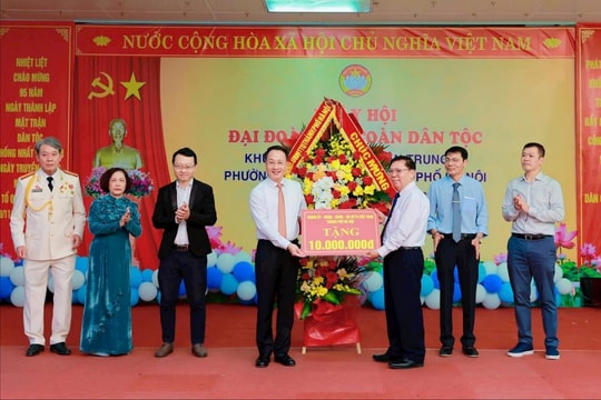 Trưởng ban Nội chính Thành ủy Trần Đình Cảnh dự Ngày hội Đại đoàn kết toàn dân tộc khu dân cư Thanh Xuân Trung 10