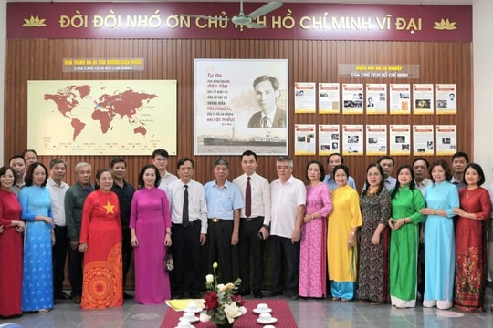 Bát Tràng gắn biển mô hình đoàn kết sáng tạo “Không gian văn hóa Hồ Chí Minh”
