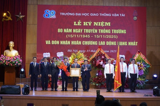 Trường Đại học Giao thông vận tải đón nhận Huân chương Lao động hạng Nhất