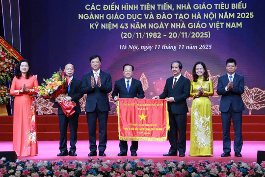Sở GD&ĐT Hà Nội được tặng Cờ thi đua của Bộ GD&ĐT