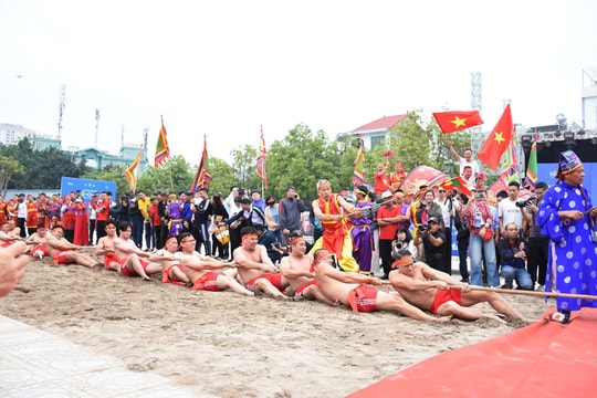 Sôi nổi trình diễn Nghi lễ và trò chơi Kéo co