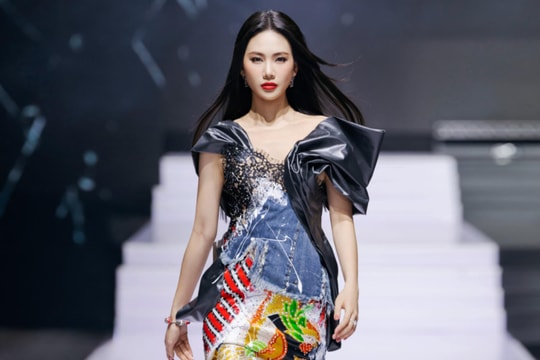 Hoa hậu Bùi Quỳnh Hoa trình diễn nổi bật khép lại Tuần lễ thời trang quốc tế Việt Nam