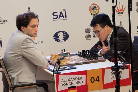 Lê Quang Liêm thoát thua ngoạn mục ở vòng 5 World Cup cờ vua 2025