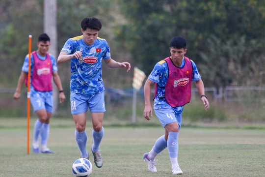 Trung vệ trẻ Gia Bảo bất ngờ khi được triệu tập lên tuyển Việt Nam