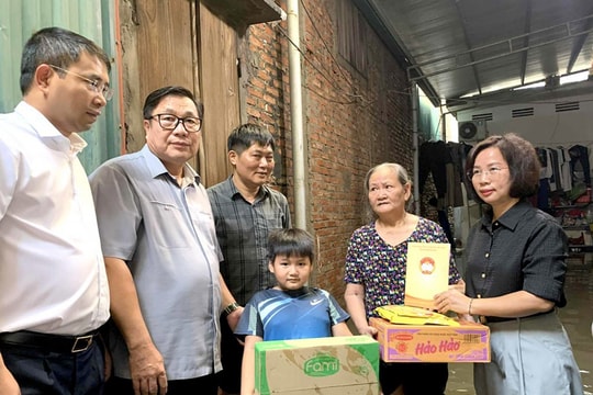Cán bộ Mặt trận “ba cùng”, củng cố khối đại đoàn kết toàn dân
