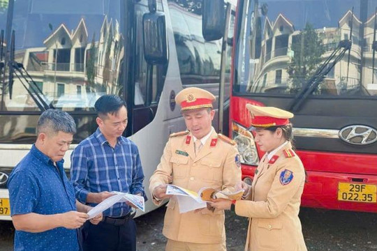 Hà Nội: Tuyên truyền, ký cam kết bảo đảm an toàn giao thông đối với doanh nghiệp vận tải hành khách