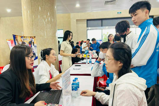 Việc làm cuối năm: lương cao, đa dạng ngành nghề
