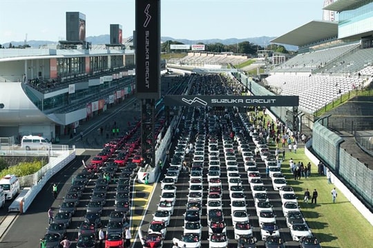 Kỷ lục thế giới hơn 800 xe Honda diễu hành tại Nhật Bản